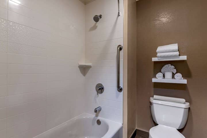 Room 27 of 41
