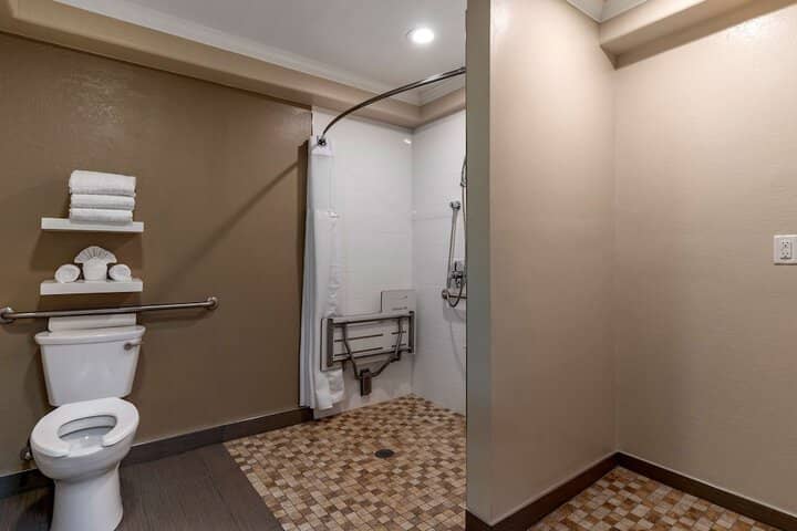 Room 34 of 41