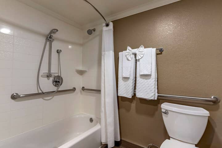 Room 28 of 41