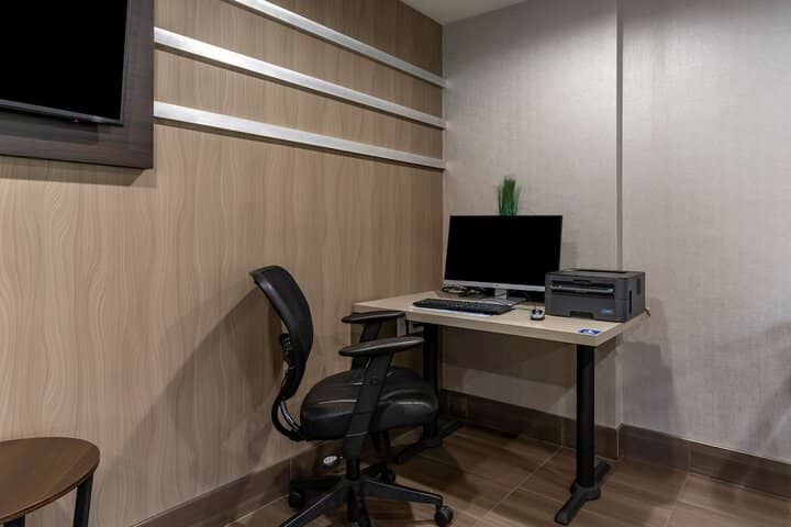 Business Center 39 of 41